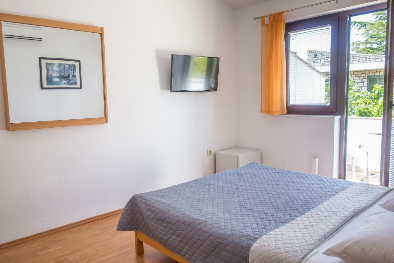 Rooms Stolfa Krk Town Exterior foto